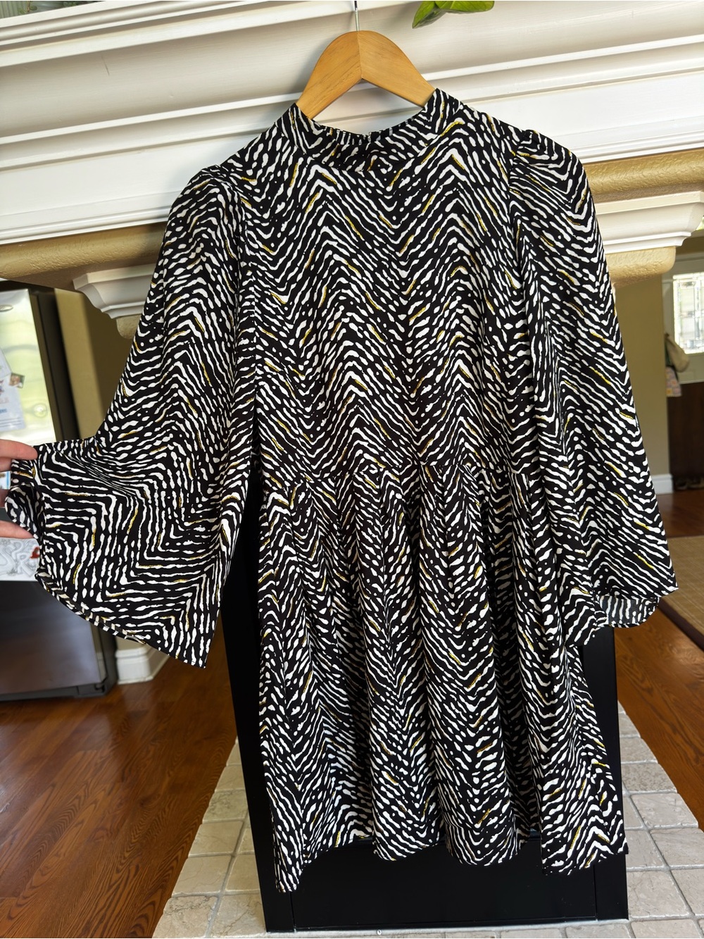 Traffic People Abstract Mini Dress Gold Detail Pleated Wedding Guest Small - Picture 3 of 6